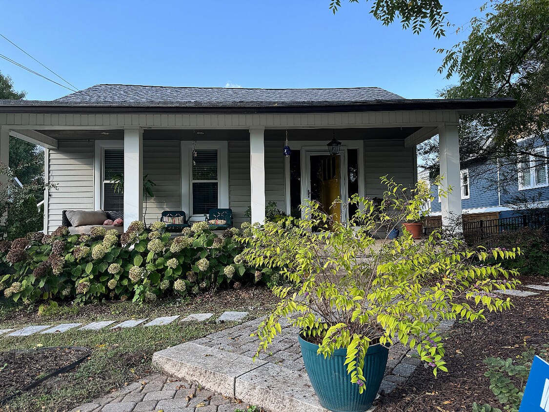 Primary Photo - Fully Furnished 3 Bedroom/ 1 Bathroom Home...