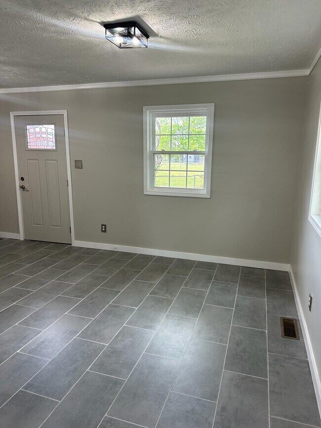 Building Photo - 106 Robey St