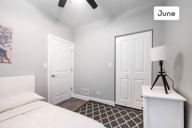 Building Photo - ROOM ONLY in 3-bed/1.0-bath Home