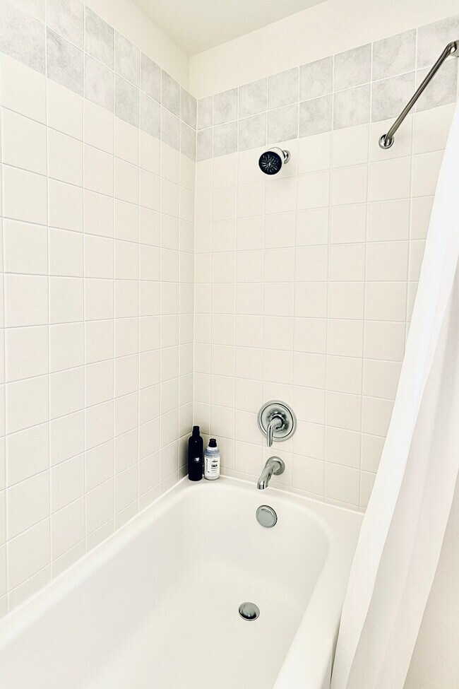 Foto del edificio - 11011 NE 9th St