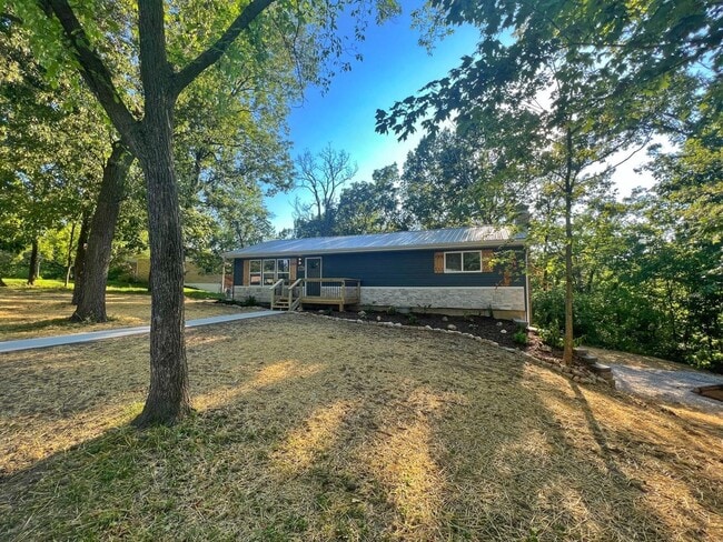Foto del edificio - Great 4 Bed 3 Bath House In Parkade!