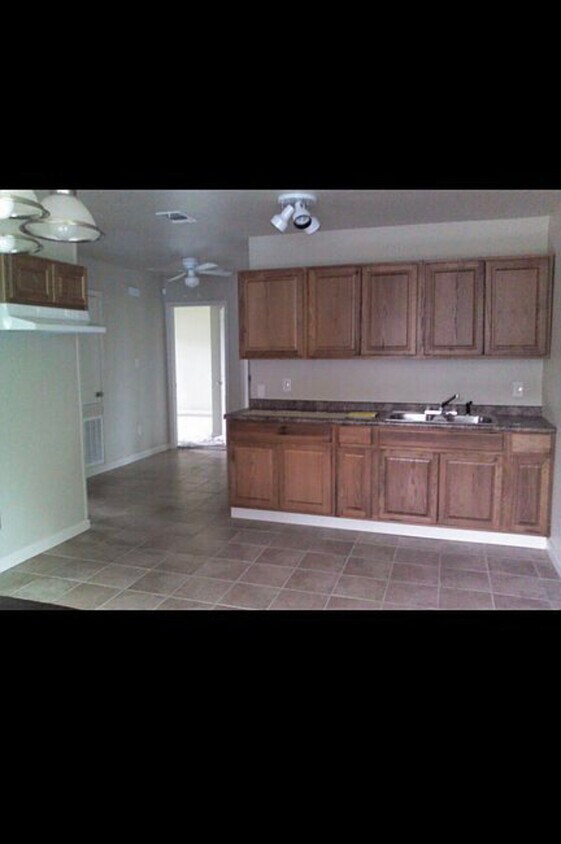 Primary Photo - 3607 Bellaire Ave