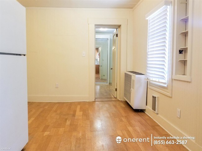 Building Photo - 1 br, 1 bath Townhome - 5250 A Boyd Avenue -