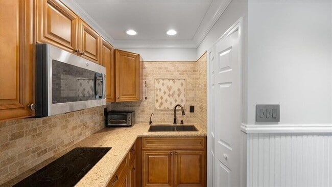 Building Photo - 724 NE 2nd St