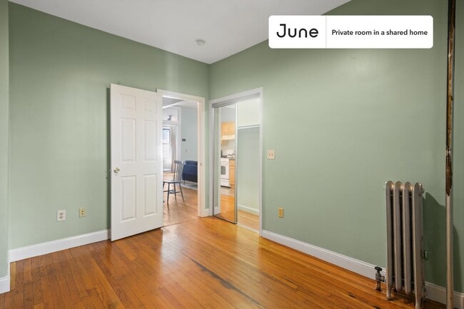 Building Photo - Room in Shared 4 bed/1 bath home