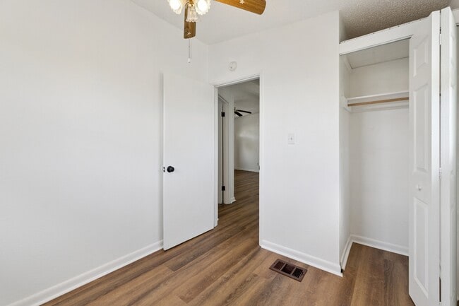 Building Photo - 10543-10117 117 Dr N