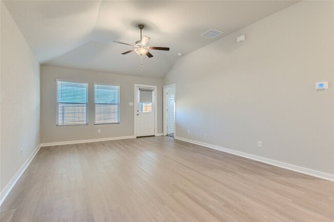 Building Photo - Gorgeous 2 bedroom rental! Half off of the first full month’s rent for applications submitted by ...