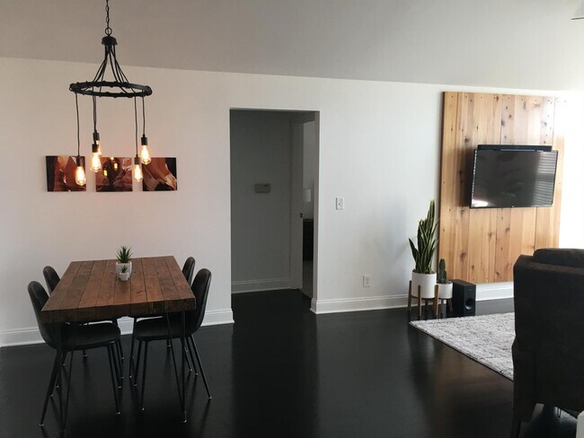 Fotografía del edificio - 5294 Brookemonte Cir