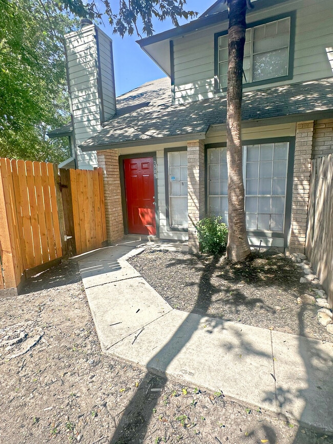 Building Photo - 7508 Oak Chase
