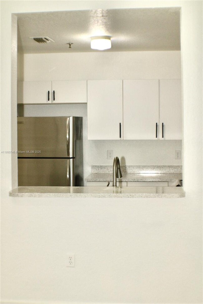 Building Photo - 2901 Riverside Dr