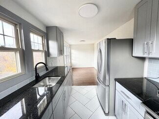 Building Photo - 162 High St