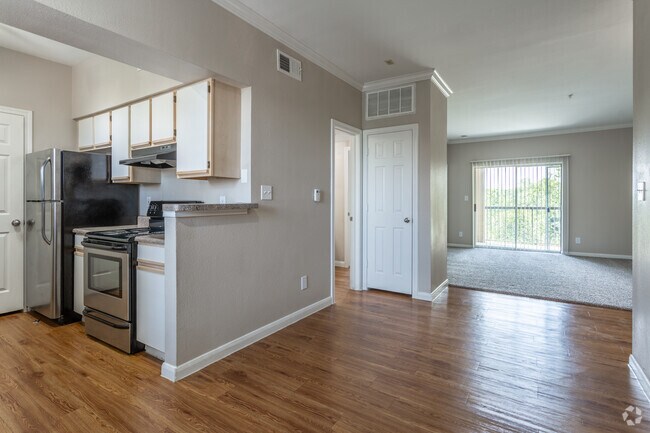 1BR, 1BA - 749SF - Breakers at Windmill Lakes