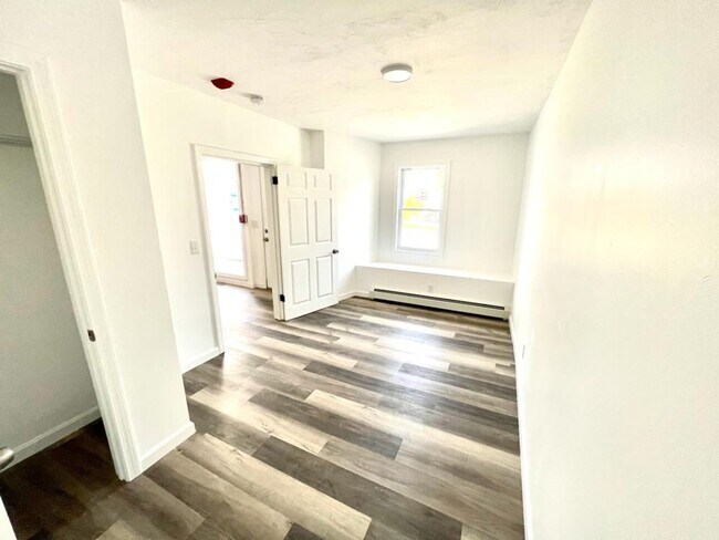 Building Photo - Brookside