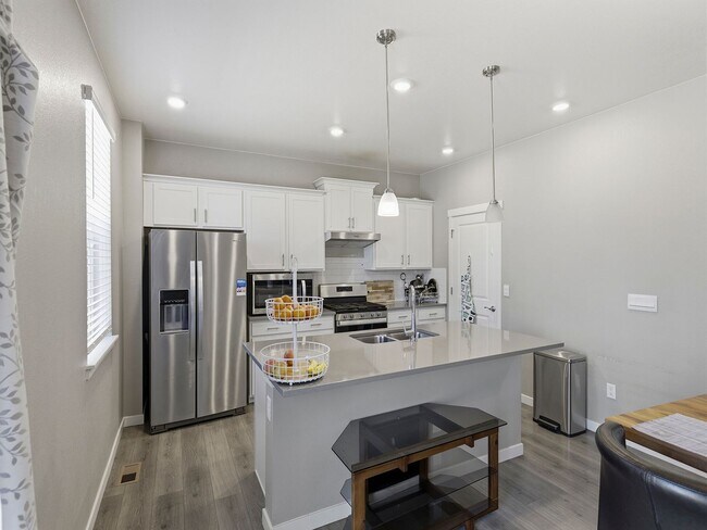 Foto del edificio - Newer 3-Bedroom Home with Fenced Yard, A/C, Attached Garage!