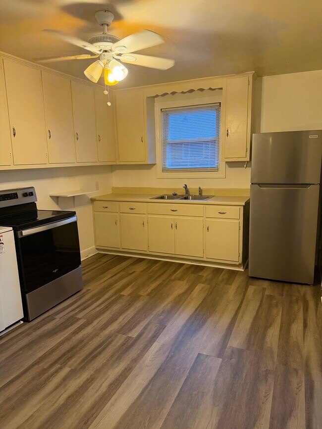 Foto del edificio - 705 Chandler Ave