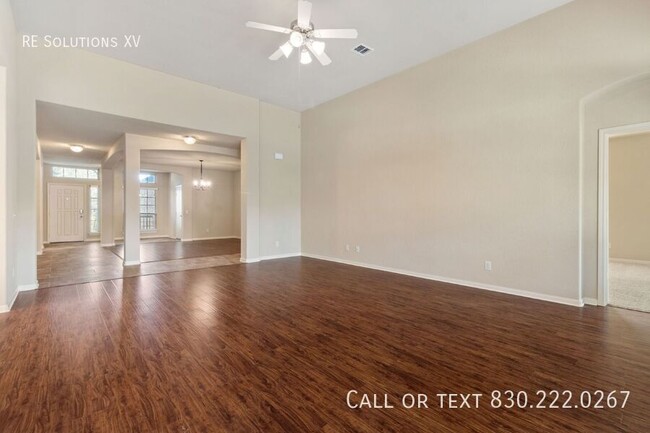 Building Photo - Spacious 4 Bed, 3 Bath Home in San Antonio...