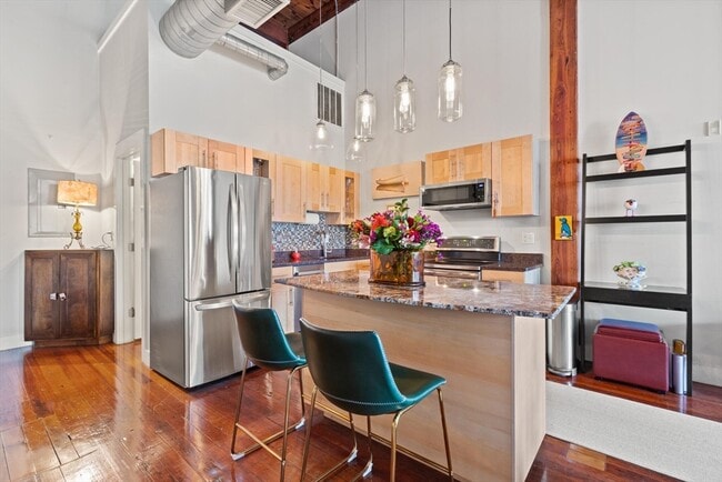 Building Photo - 49 Munroe St