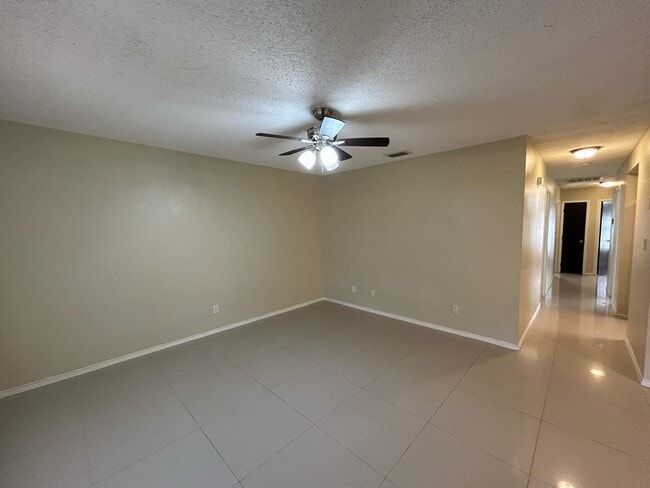 Foto del edificio - 3921 Zinnia Ave