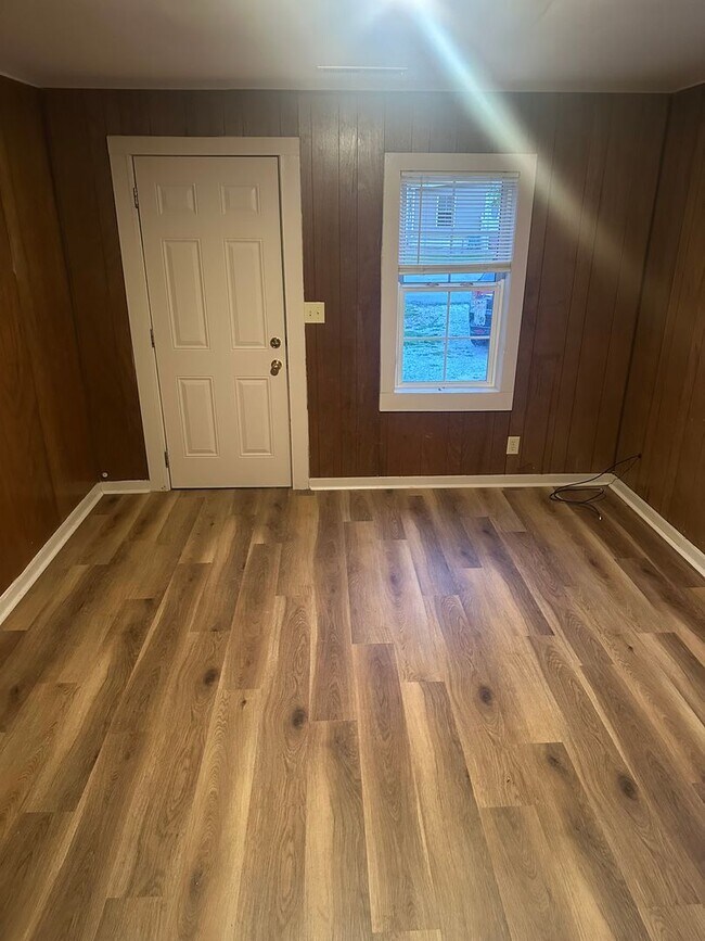 Foto del edificio - Available for Immediate Move-in! Spacious 3 Bedroom, 1 Bathroom Home with large backyard