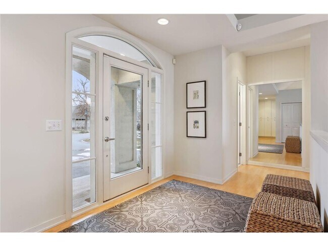 Building Photo - 1440 Skyline Dr