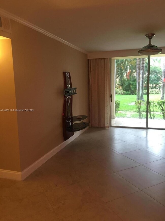 Foto del edificio - 1733 Village Blvd