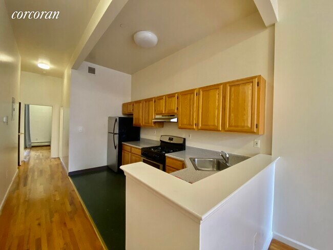 Building Photo - 111 W 126th St