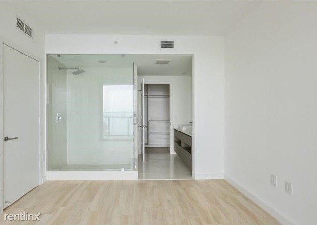 Building Photo - 1 br, 1 bath Condo - Icon Bay