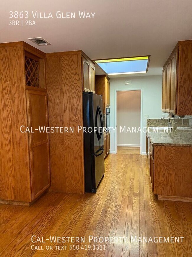 Building Photo - 3863 Villa Glen Way