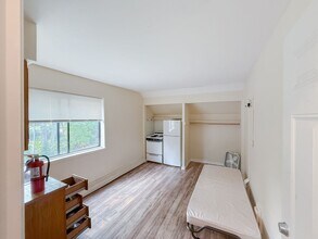 Building Photo - 1000 US-4