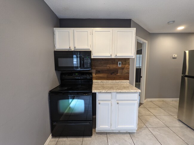 Kitchen Stove area - 2555 Corian Glen Dr