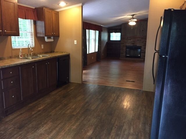 Foto principal - 2 Bedroom on a wooded Lot Ready for move in