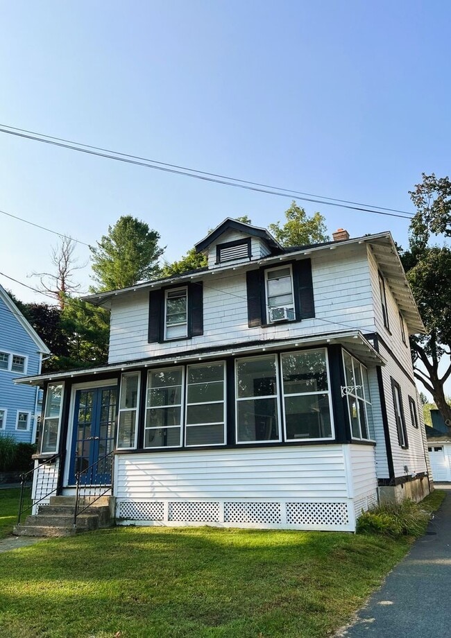 Building Photo - 17 Harding St