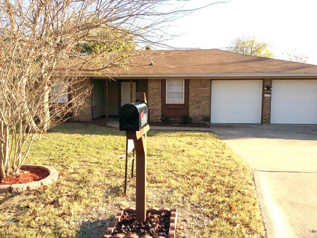 Foto del edificio - 3117 Keller Rd