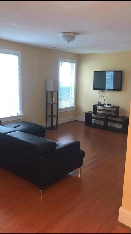 Building Photo - 459 NE 25th St