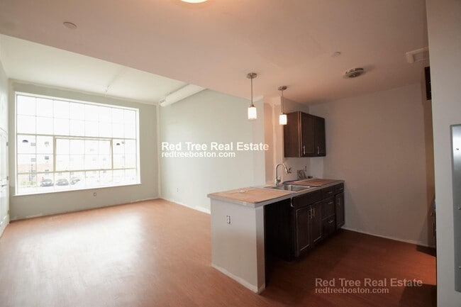 Building Photo - 9 Williams St