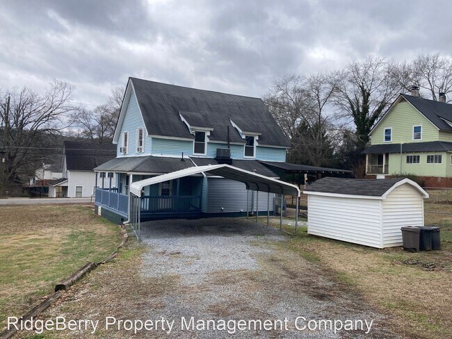 Building Photo - 4 br, 1.5 bath House - 408 Park Ave
