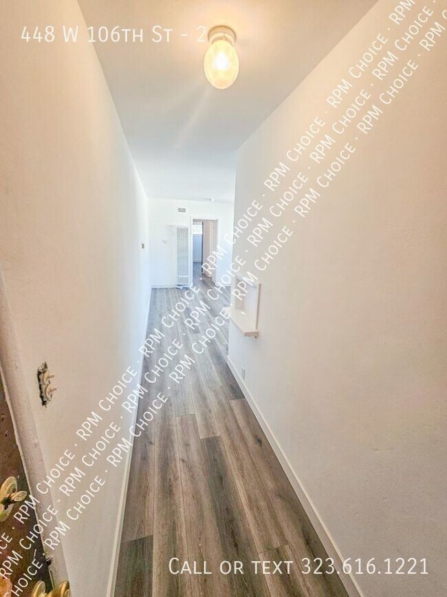 Building Photo - Quiet 1bd/1ba 2nd Floor Unit in small complex