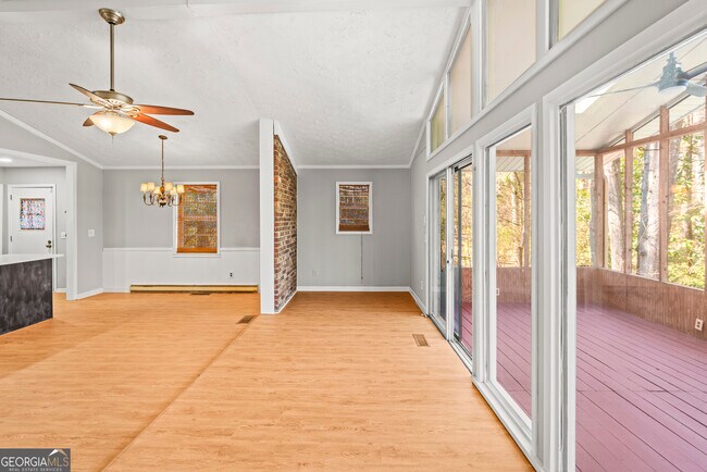 Foto del edificio - 4421 Jacobs Dr SW