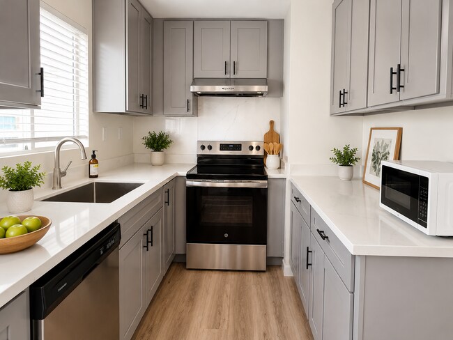Cocina moderna con elegantes encimeras de cuarzo, electrodomésticos de acero inoxidable y amplio espacio de almacenamiento. - 2614 Warring Street