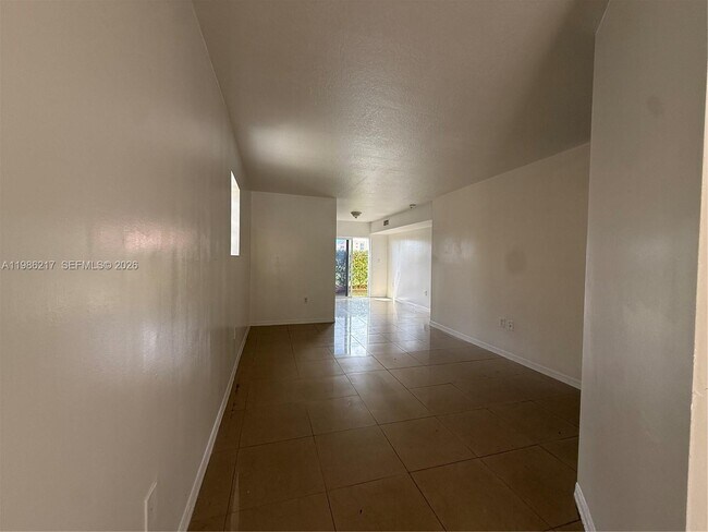 Foto del edificio - 940 NE 33rd Terrace