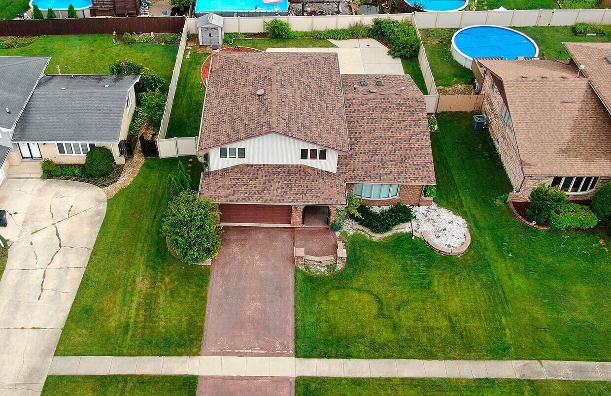 Primary Photo - 13050 Meadowview Ln