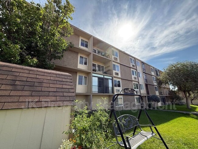 Building Photo - 925 1st Ave N
