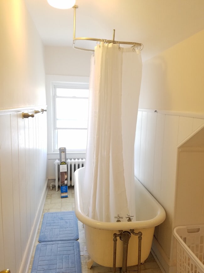 Building Photo - 112 E 25th Ave