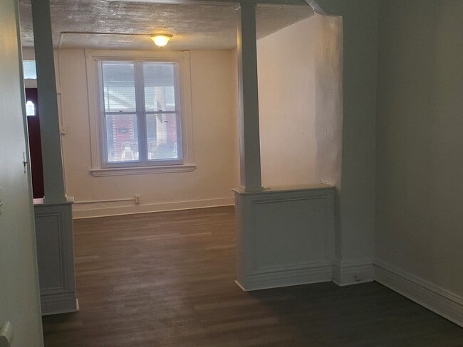 Building Photo - 3 Bedroom House in West Philadelpia