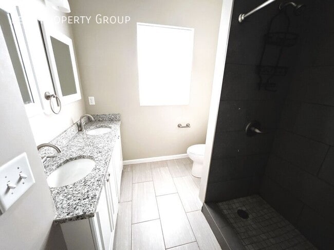 Foto del edificio - 1359-1365 Summit Street-1363 Summit Street