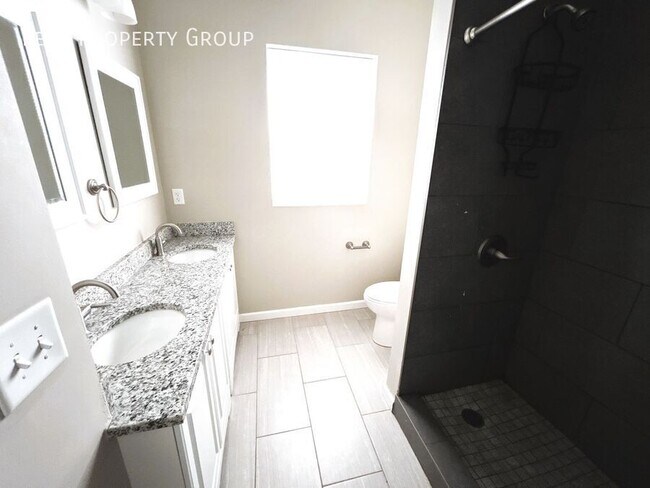 Building Photo - 1359-1365 Summit Street-1363 Summit Street