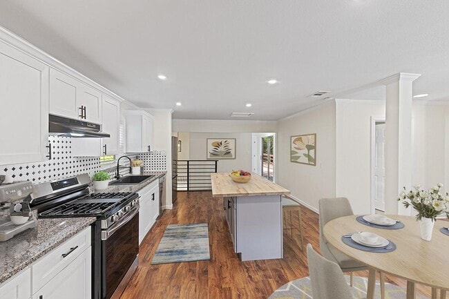 Photo - 2823 Burlington Blvd House