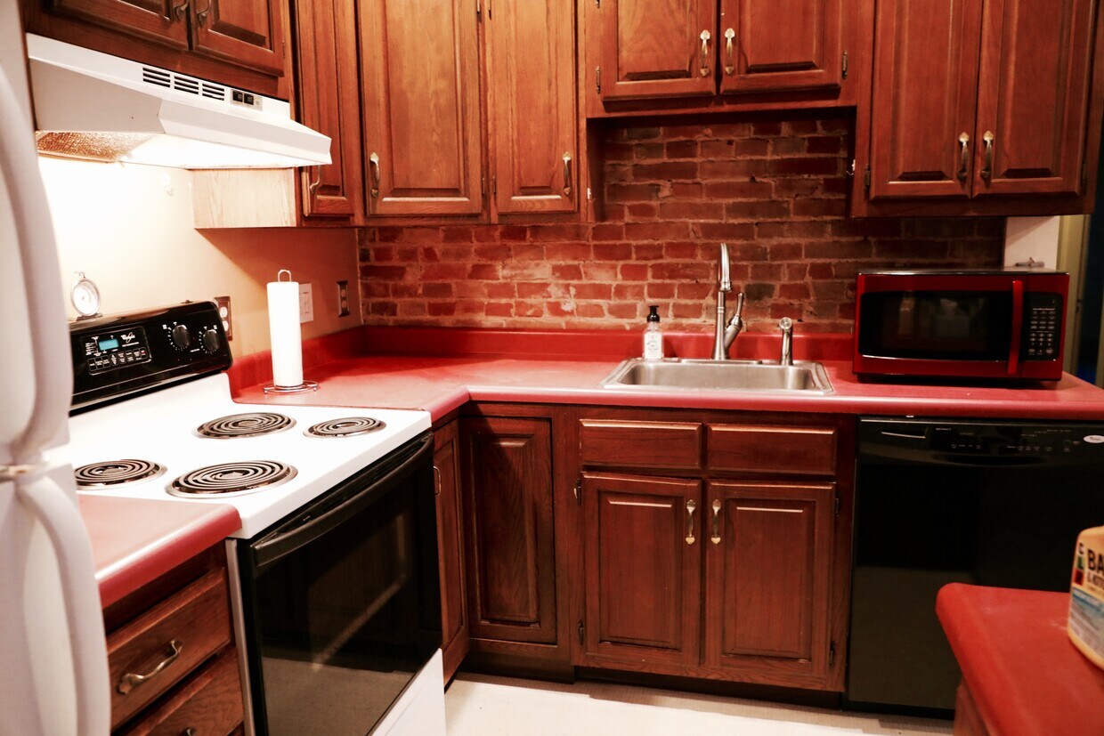 Kitchen - 1631 Main St