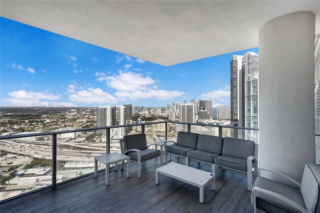 Foto del edificio - 851 NE 1st Ave