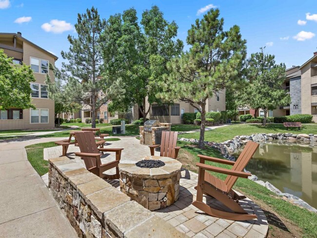 Foto del edificio - 4800 S Wadsworth Blvd